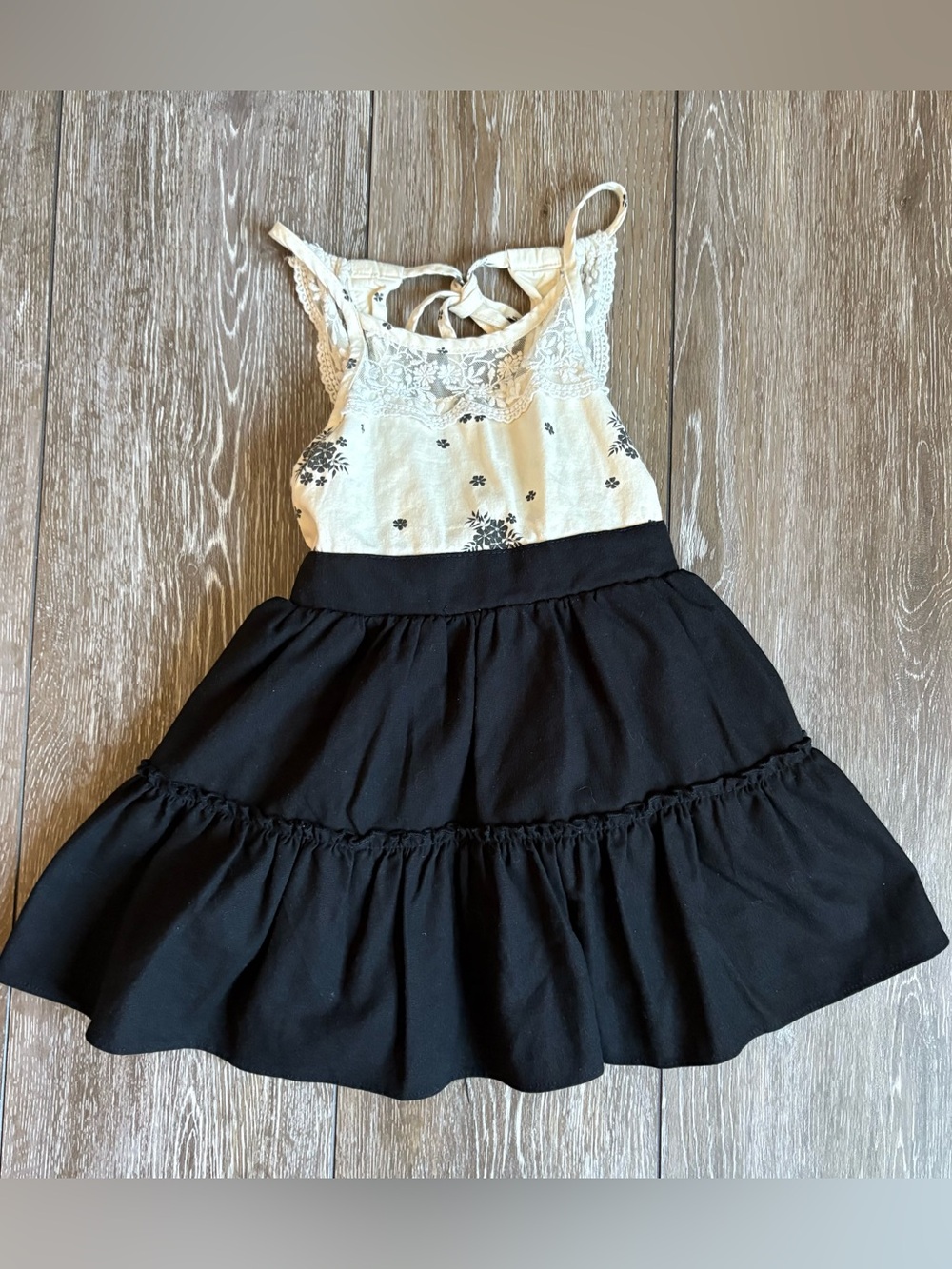 Girl August size 3 Black and Floral Twirly Dress